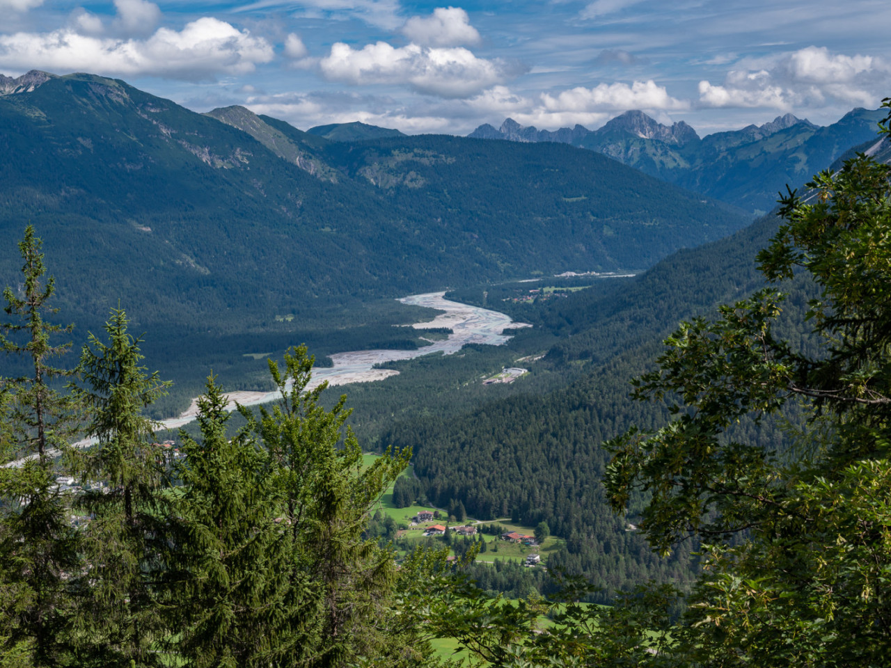  Blick ins untere Lechtal vom Neerengrat