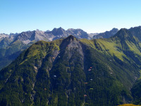 Paragleiter vor dem Sonnenkogel