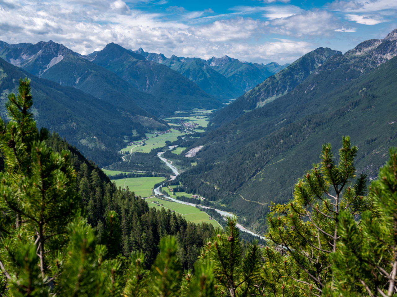  Blick ins mittlere Lechtal vom Neerengrat