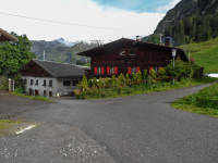 Es ist noch kühl in Boden - der Kamin raucht