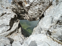 Blick durchs Felsloch ins Sulzltal