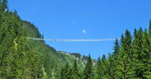  Hängebrücke Holzgau - von unten