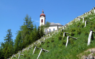  Kirche von unten