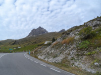 Ein Stück der Strasse entlang bis zur Jägeralpe