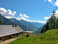 08_Ausblick_von_der_Alm.jpg