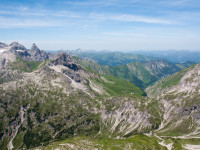 Blick zum Mädelejoch und Kemptner Hütte